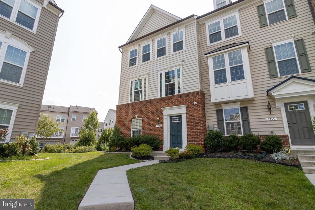 9453 Virginia Jane Way in Owings Mills, MD - Building Photo