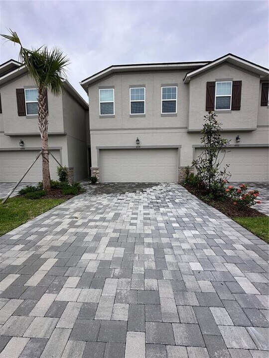 4074 Snail Cork Pl. in Lutz, FL - Building Photo