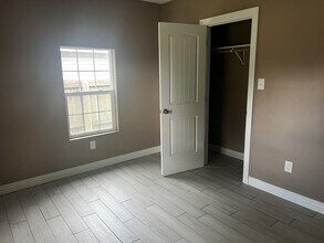 7261 Terrell St in Groves, TX - Building Photo - Building Photo