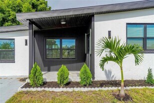 6821 Marius Rd in North Port, FL - Building Photo