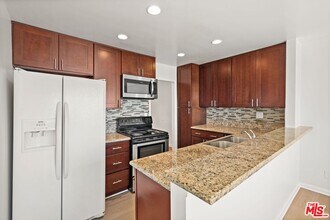 18004 Coastline Dr in Malibu, CA - Building Photo - Building Photo