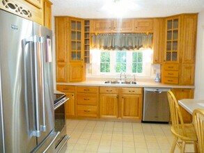 6 Madeline St, Unit 1 in Worcester, MA - Foto de edificio - Building Photo