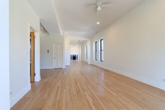 800 S Loomis St, Unit 2 in Chicago, IL - Foto de edificio - Building Photo