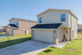 Avalon At OKC I & II in Oklahoma City, OK - Foto de edificio - Building Photo