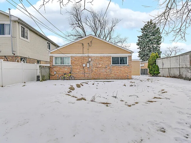 46567 W 83rd St in Chicago, IL - Building Photo - Building Photo