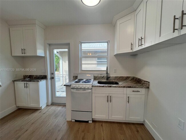 522 N J St in Lake Worth Beach, FL - Building Photo - Building Photo