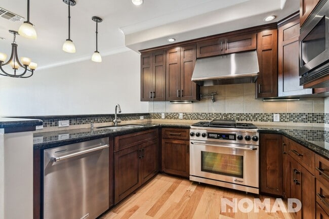 property at 4909 N Woodmere Fairway