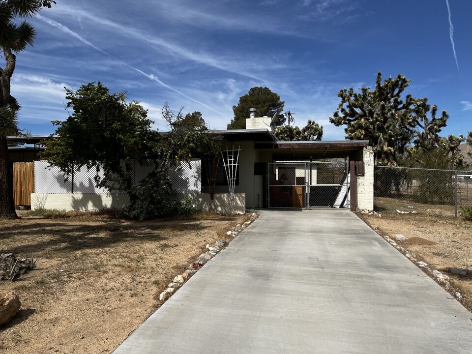 7634 Fox in Yucca Valley, CA - Building Photo