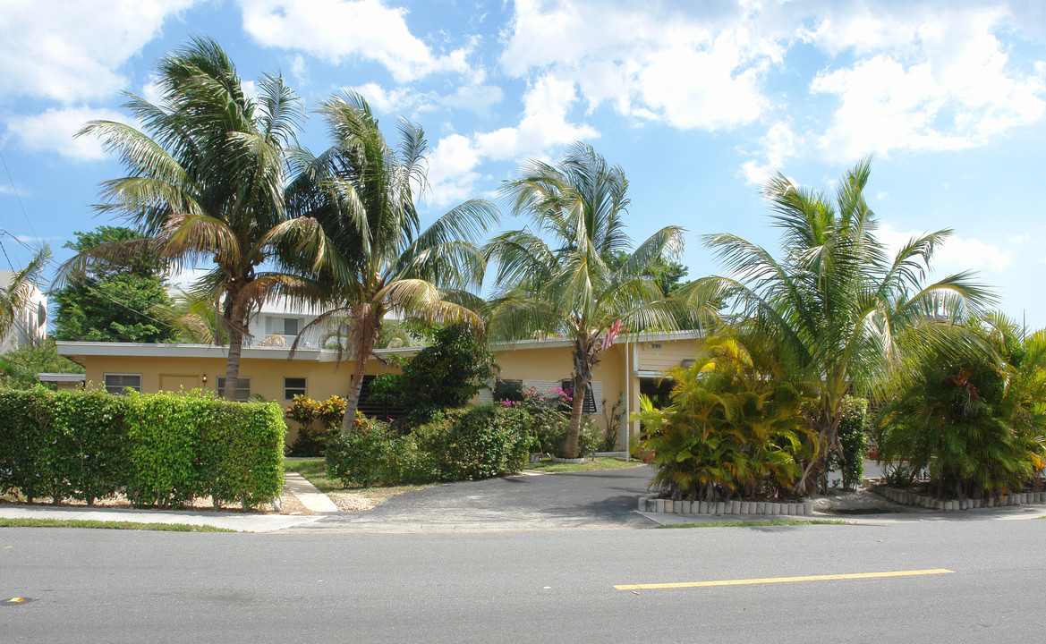 Villa Del Sol Apartments in Pompano Beach, FL - Building Photo