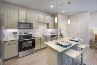 Strata in Denver, CO - Foto de edificio - Building Photo