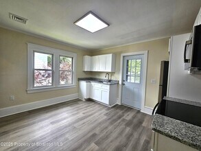 408 Grove St in Dunmore, PA - Building Photo - Building Photo