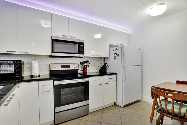 6219 Coral Lake Dr in Margate, FL - Foto de edificio - Building Photo