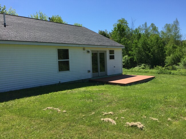 547 Stanley Rd in Winthrop, ME - Building Photo - Building Photo