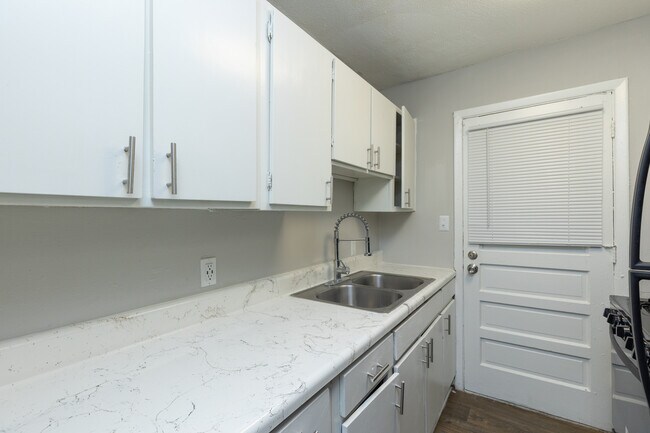 Pine Lake Village in Spartanburg, SC - Building Photo - Interior Photo