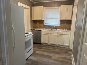 1126 E Houston St in Tyler, TX - Building Photo - Building Photo