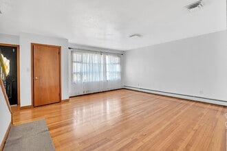 12 Park Ave in Kearny, NJ - Foto de edificio - Building Photo