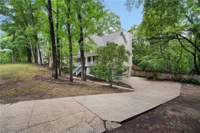 8020 Suzanne Way in Mobile, AL - Building Photo - Building Photo