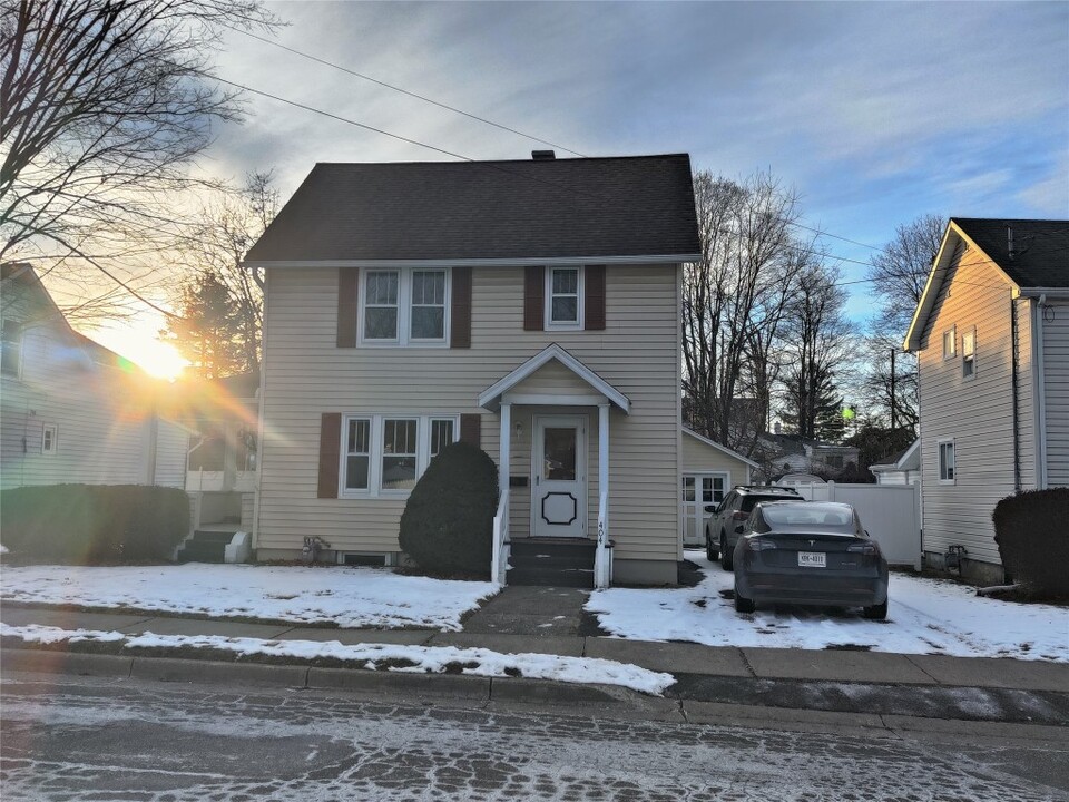 404 Clayton Ave in Vestal, NY - Building Photo