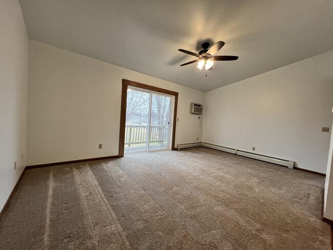 282 Wintergreen Dr in Omro, WI - Building Photo - Building Photo