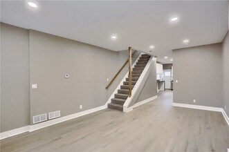 5619 Hays St in Pittsburgh, PA - Foto de edificio - Building Photo