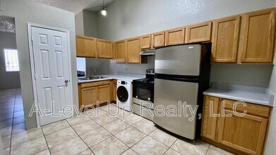 405 E Thoroughbred St in Tucson, AZ - Building Photo - Building Photo