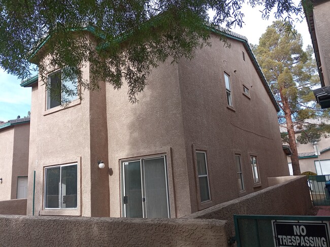 5609 Calais Ct in Las Vegas, NV - Building Photo - Building Photo