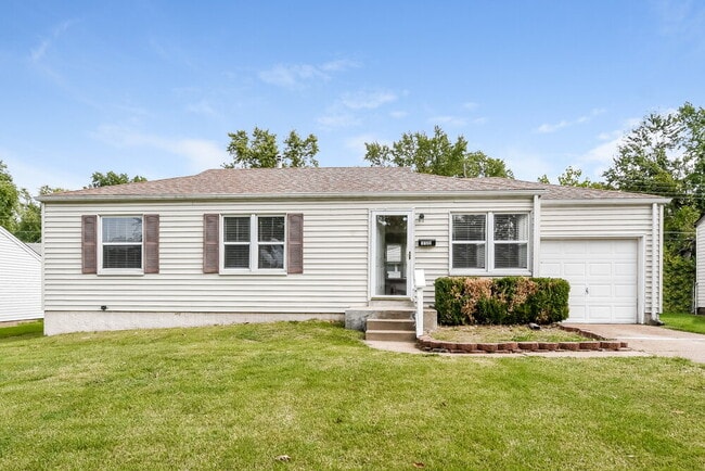 property at 1123 Roxton Dr