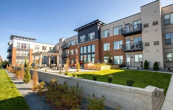 Grand Central Flats in Columbia Heights, MN - Foto de edificio - Building Photo