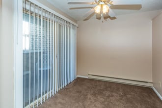 Oak Glen Apartments in Canton, OH - Foto de edificio - Interior Photo