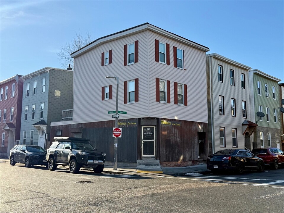 279 Paris St, Unit #1 in Boston, MA - Building Photo