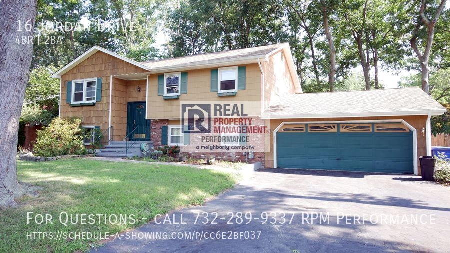 16 Jordan Dr in Toms River, NJ - Building Photo