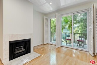 211 California Ave in Santa Monica, CA - Foto de edificio - Building Photo
