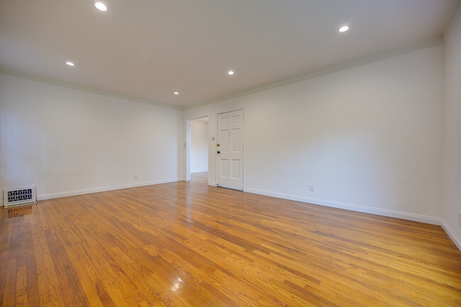 1333 Cochran Ave in Los Angeles, CA - Building Photo - Building Photo