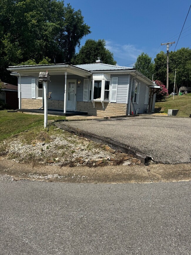 85 Park Ave in Tell City, IN - Building Photo - Building Photo