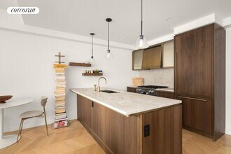 393 W End Ave in New York, NY - Building Photo - Building Photo