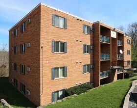 Overlook at Sunset!! Newly Renovated. in Cincinnati, OH - Building Photo - Building Photo