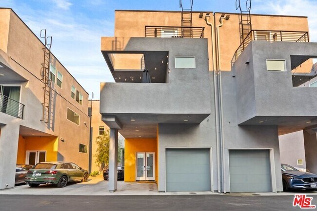 3034 1/4 N Coolidge Ave in Los Angeles, CA - Building Photo - Building Photo