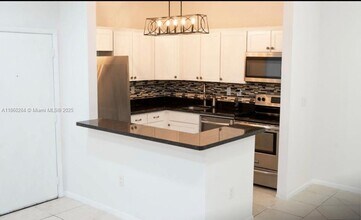 911 NE 199th St in Miami, FL - Building Photo - Building Photo