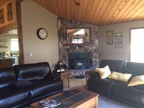 11296 Bobolink Way in Auburn, CA - Building Photo - Building Photo