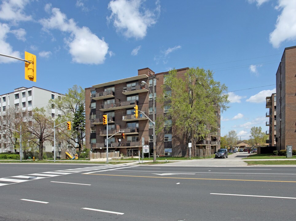 Belmar Apartments in Toronto, ON - Building Photo