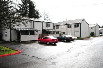 East Ninth Street Apartments in Newberg, OR - Foto de edificio - Building Photo