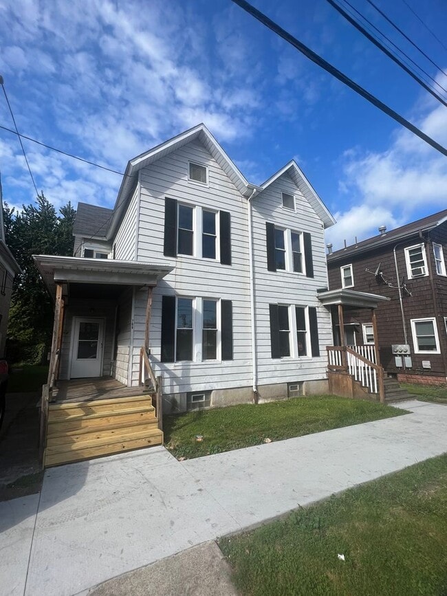 property at 706-08 Myrtle St