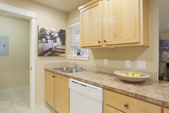 Mission Hills Luxury Apartments in Vancouver, WA - Building Photo - Interior Photo