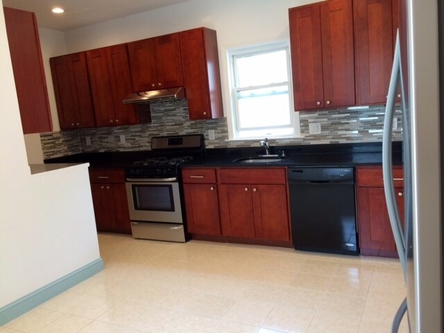 81 Mt Vernon St, Unit 2 in Somerville, MA - Building Photo - Building Photo