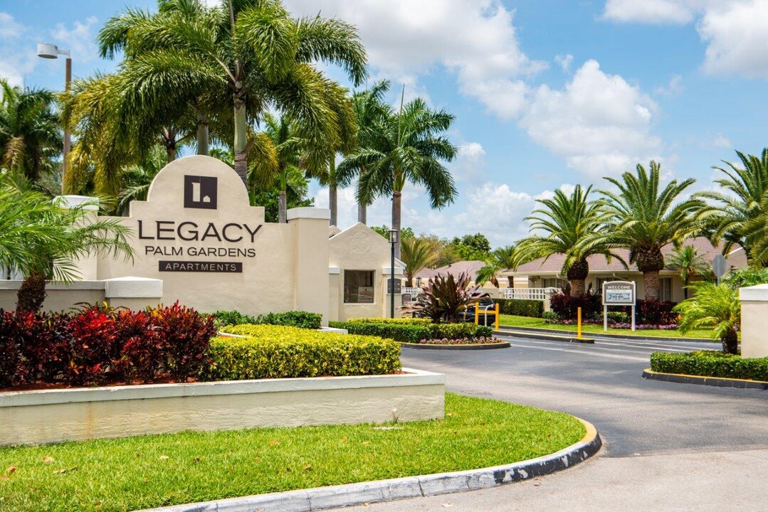 Legacy Palm Gardens in Hialeah, FL - Foto de edificio