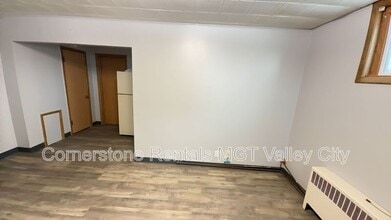 227 Central Ave S in Valley City, ND - Building Photo - Building Photo