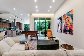 2805 Freeman St in Miami, FL - Foto de edificio - Building Photo