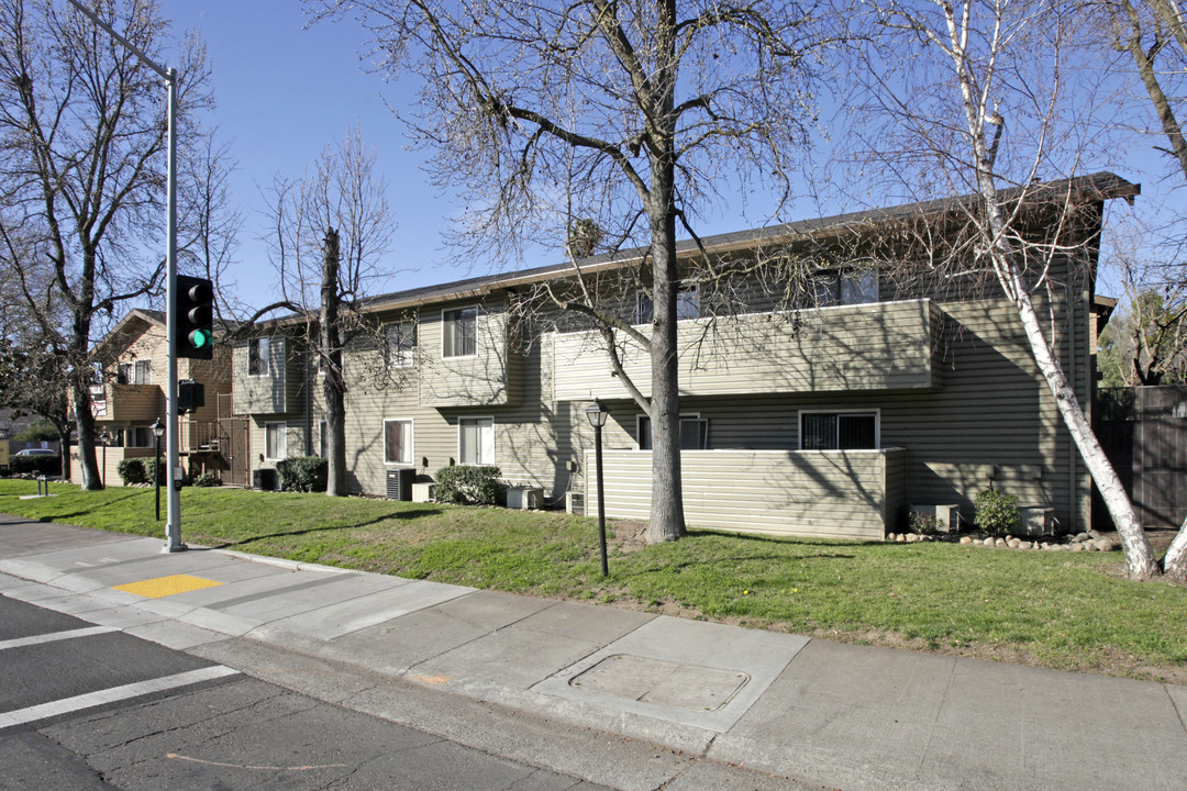 Parkview Village Apartments in Sacramento, CA - Building Photo