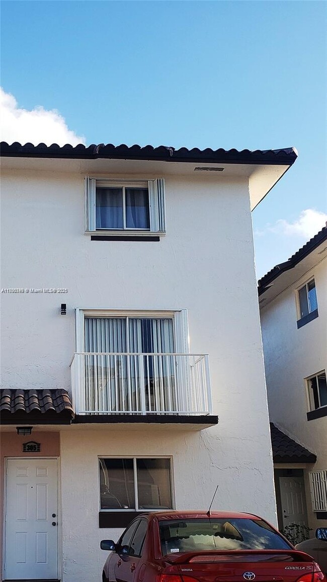 property at 950 SW 104th Ct