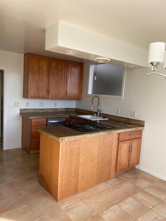 11 Andrew Dr in Tiburon, CA - Building Photo